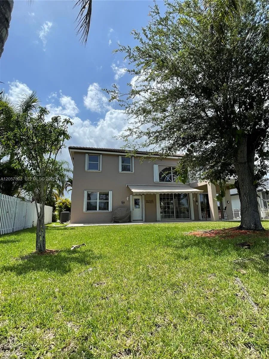 340 SW 167th Ave Pembroke Pines, FL 33027