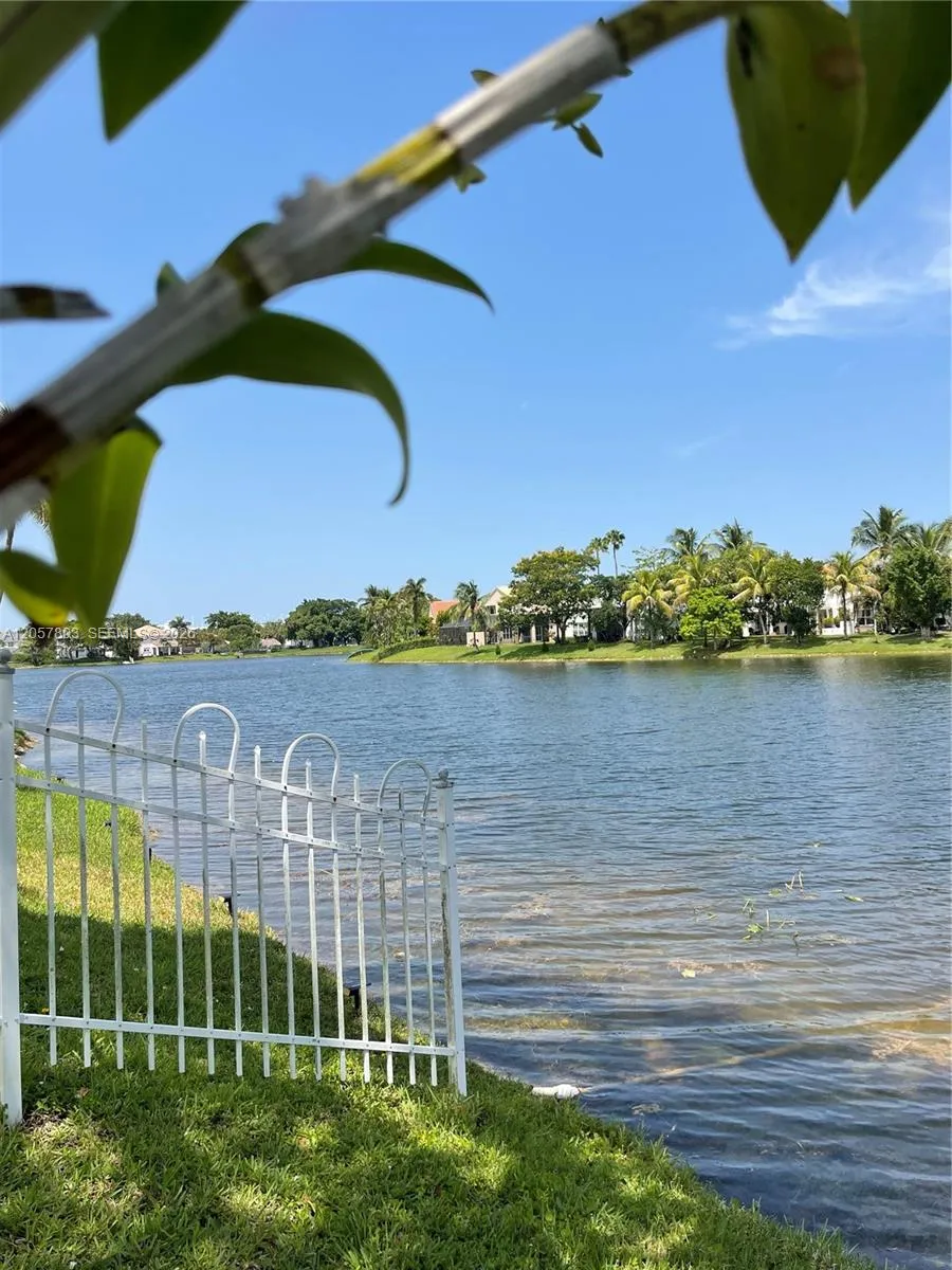 340 SW 167th Ave Pembroke Pines, FL 33027