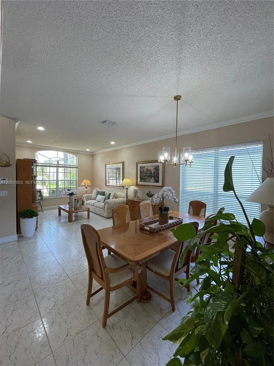 340 SW 167th Ave Pembroke Pines, FL 33027
