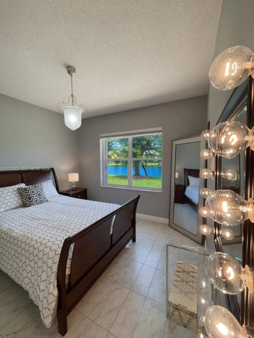 340 SW 167th Ave Pembroke Pines, FL 33027
