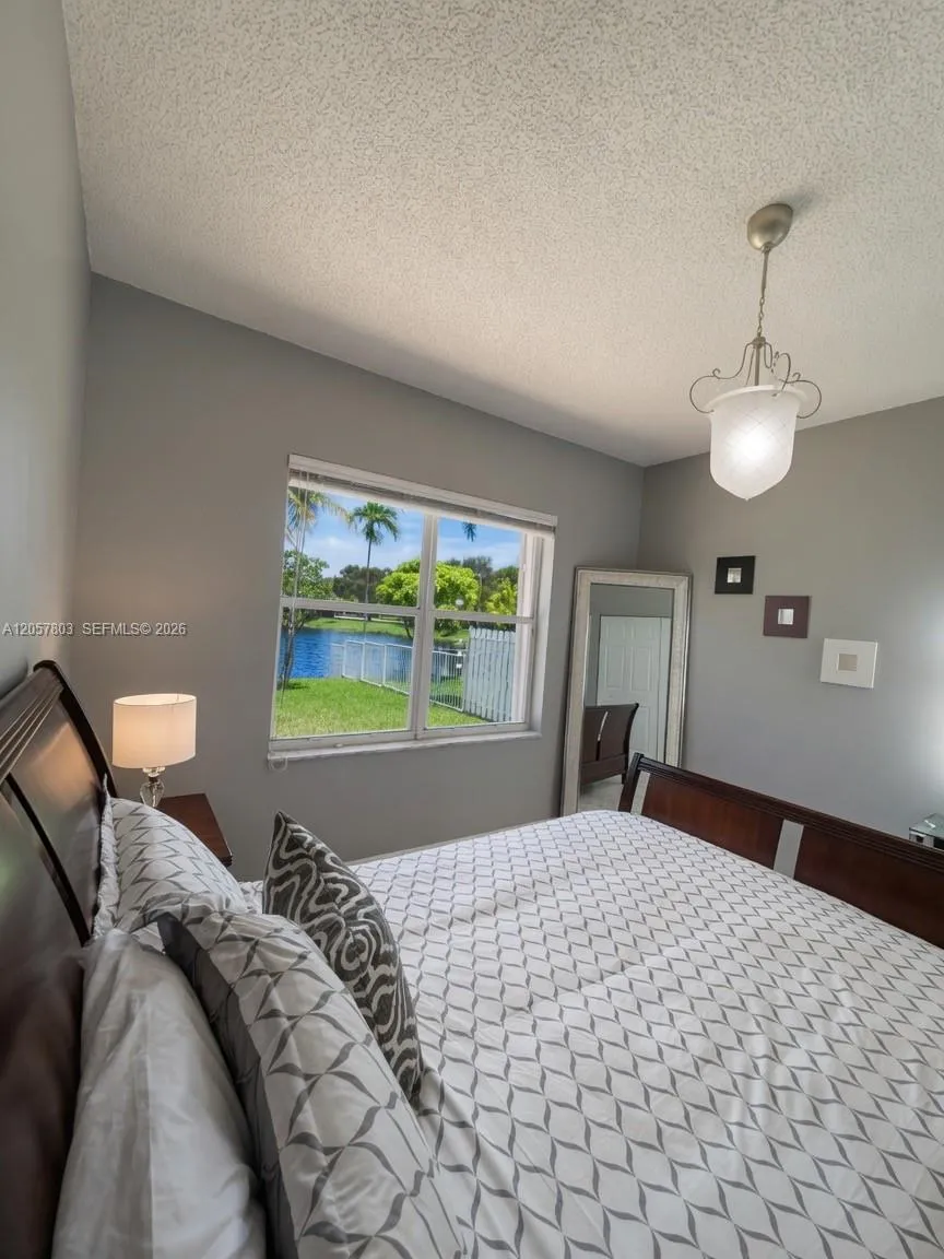 340 SW 167th Ave Pembroke Pines, FL 33027