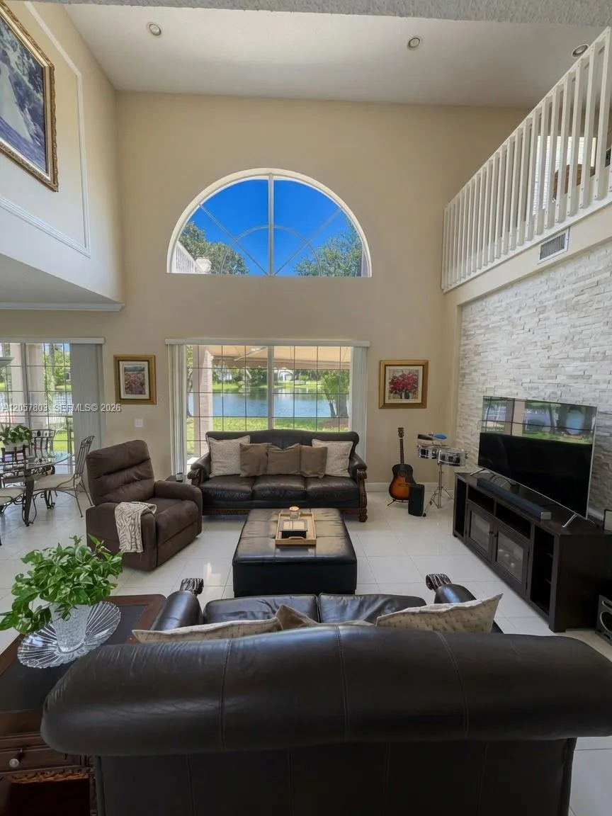 340 SW 167th Ave Pembroke Pines, FL 33027