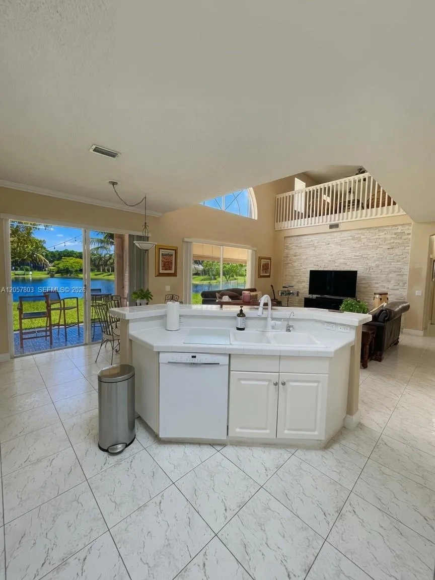 340 SW 167th Ave Pembroke Pines, FL 33027