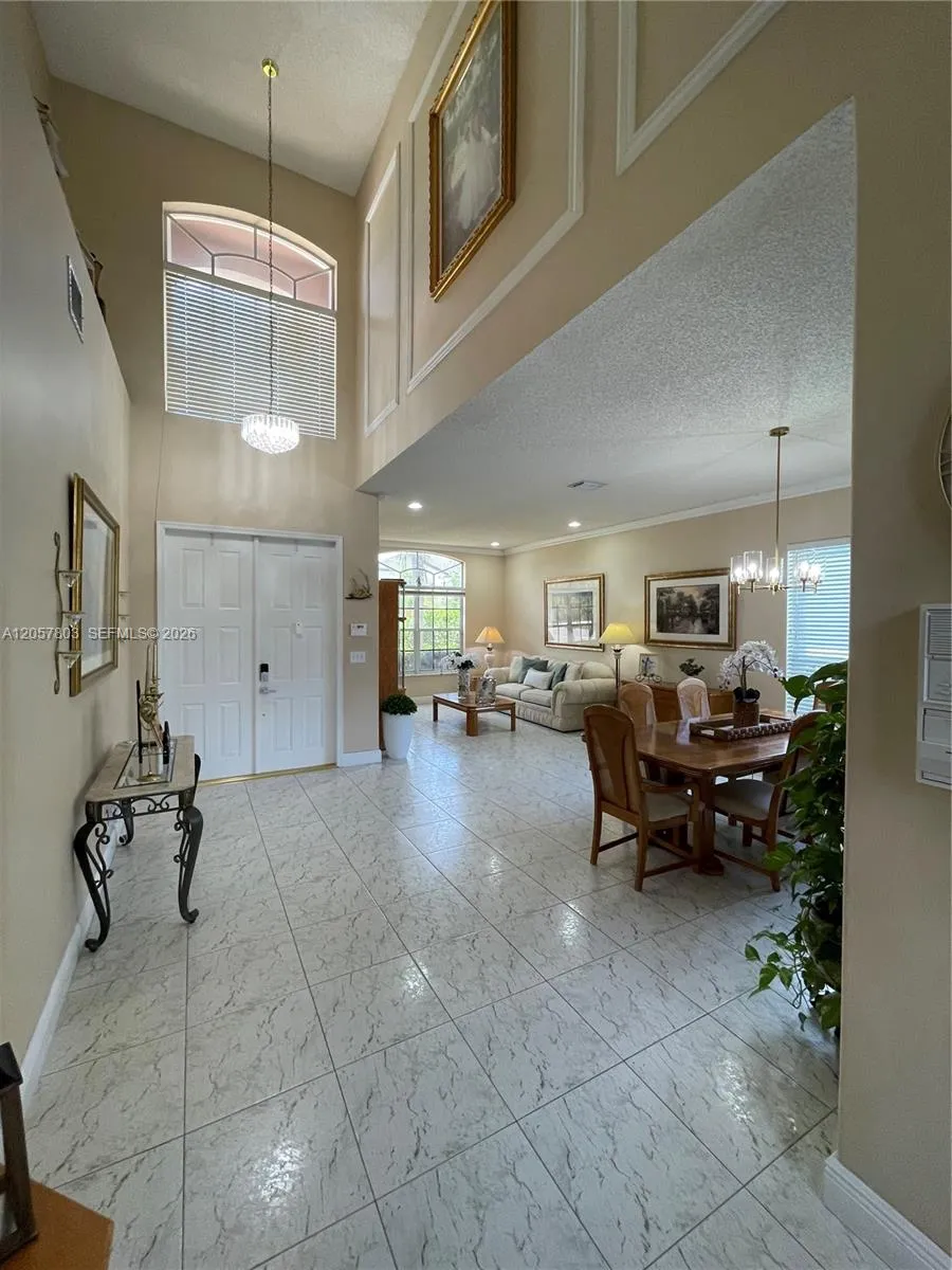 340 SW 167th Ave Pembroke Pines, FL 33027