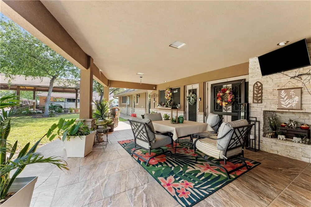 307 Kissling Avenue Robstown, TX 78380