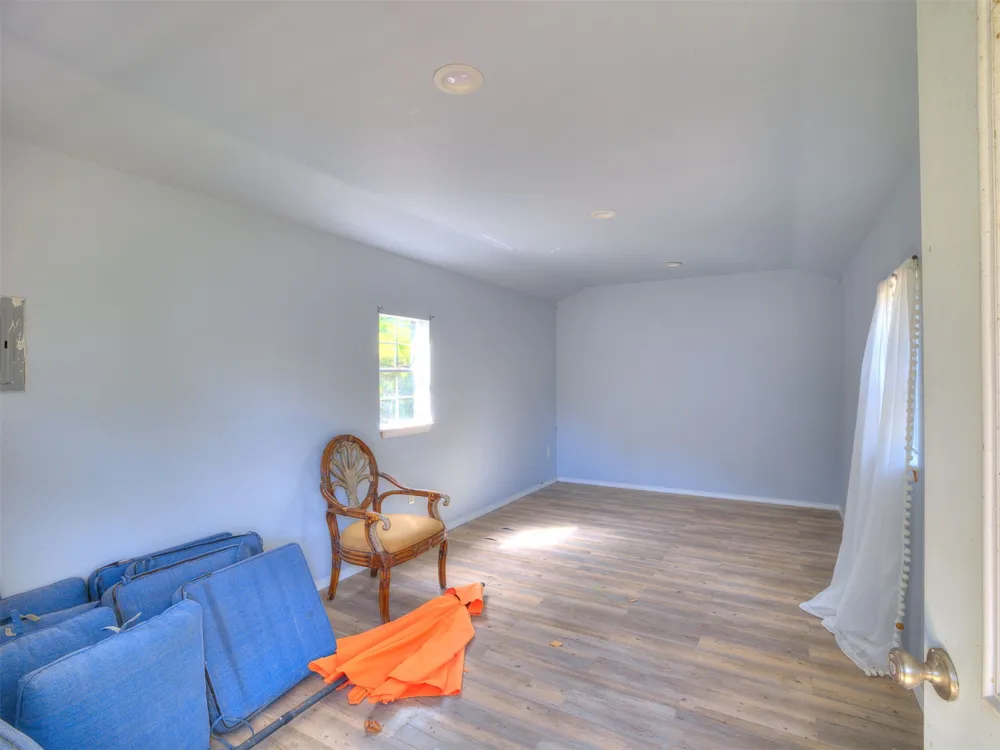 387 Holiday Hills Road Eufaula, OK 74432