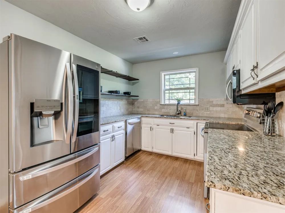 387 Holiday Hills Road Eufaula, OK 74432