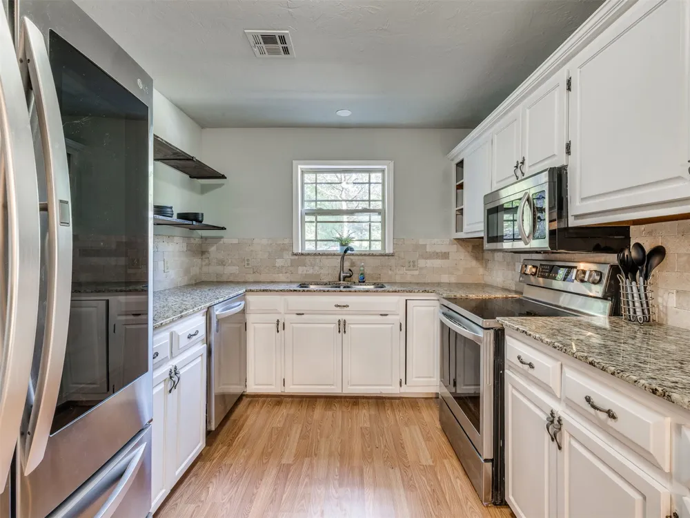 387 Holiday Hills Road Eufaula, OK 74432