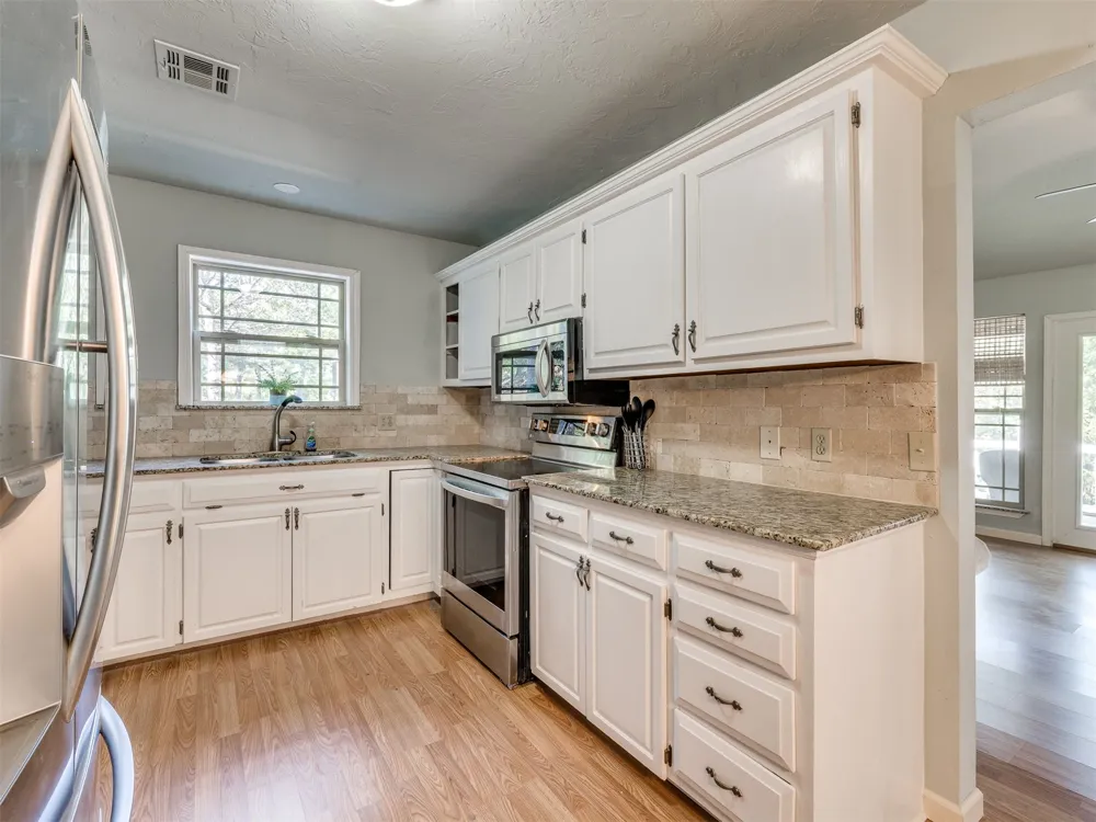 387 Holiday Hills Road Eufaula, OK 74432