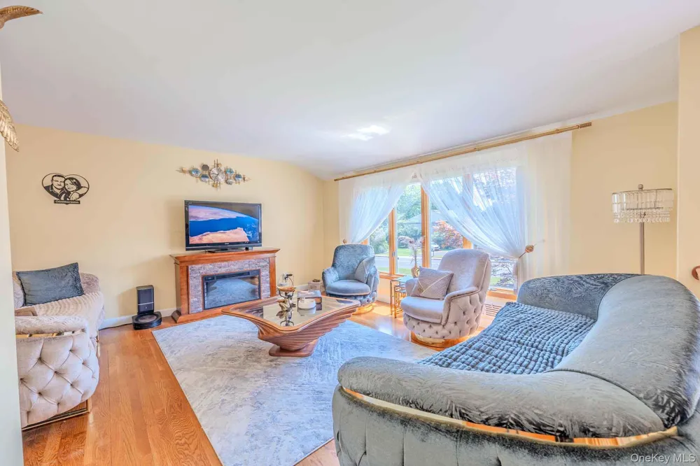 337 Burr Road East Northport, NY 11731