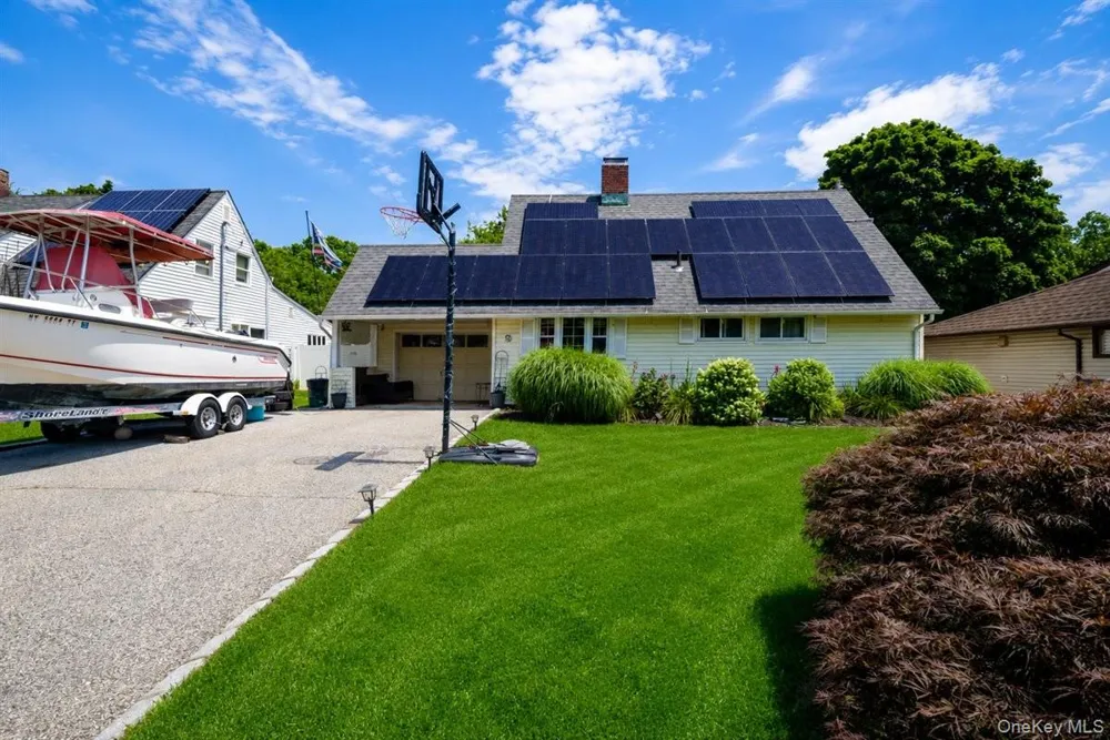 9 Skimmer Lane Levittown, NY 11756