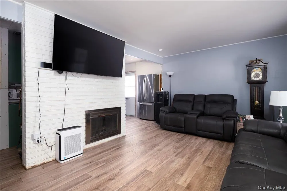 9 Skimmer Lane Levittown, NY 11756