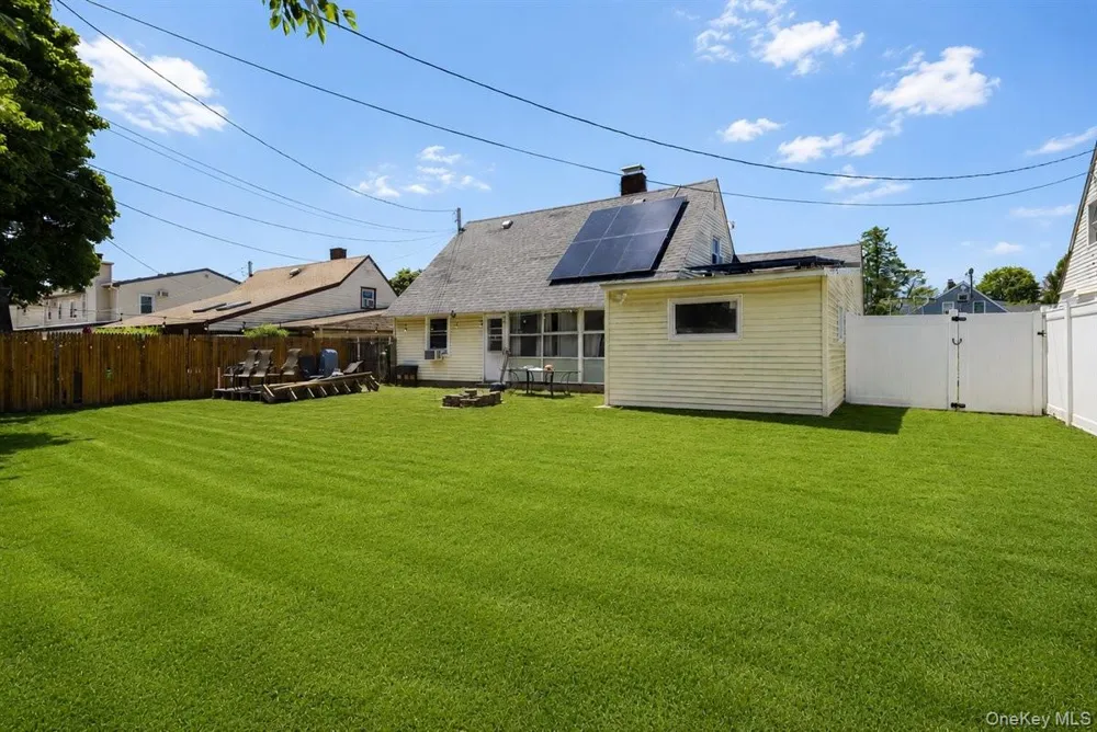 9 Skimmer Lane Levittown, NY 11756