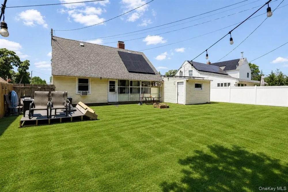 9 Skimmer Lane Levittown, NY 11756
