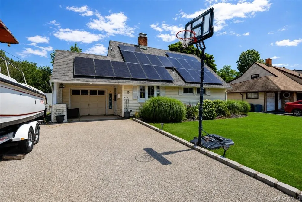 9 Skimmer Lane Levittown, NY 11756