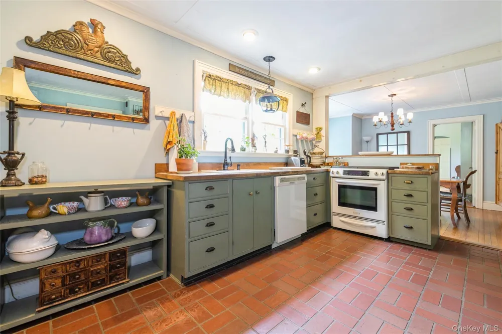 200 Greene Avenue Sayville, NY 11782
