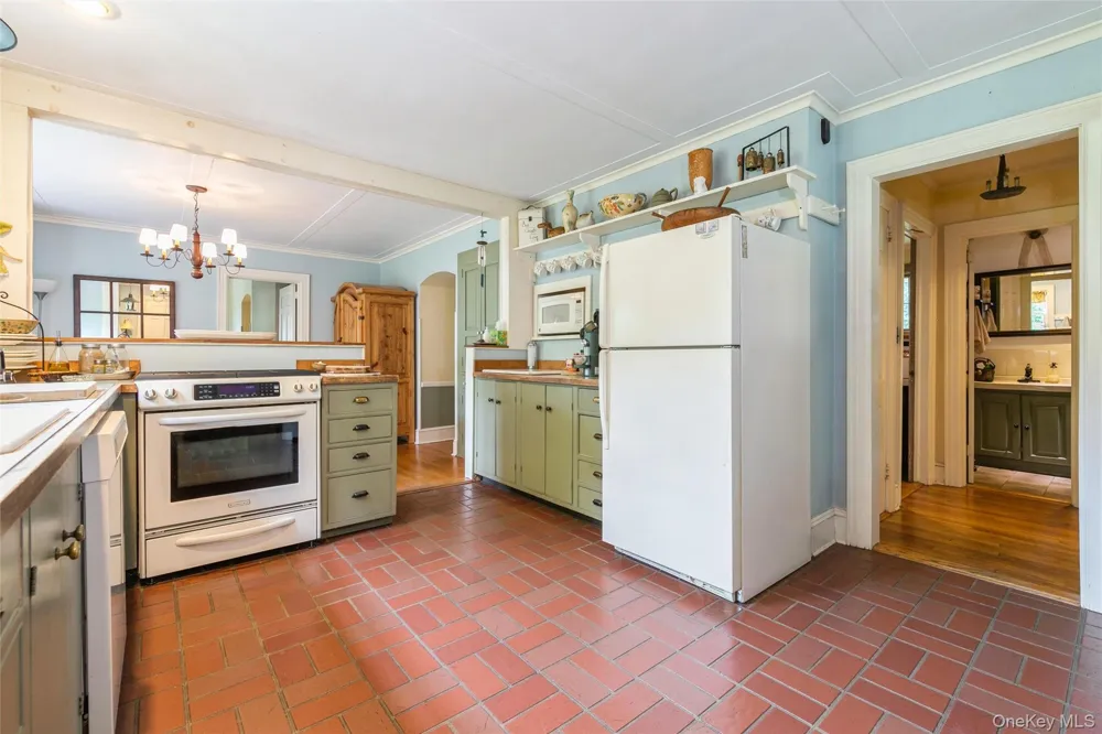 200 Greene Avenue Sayville, NY 11782