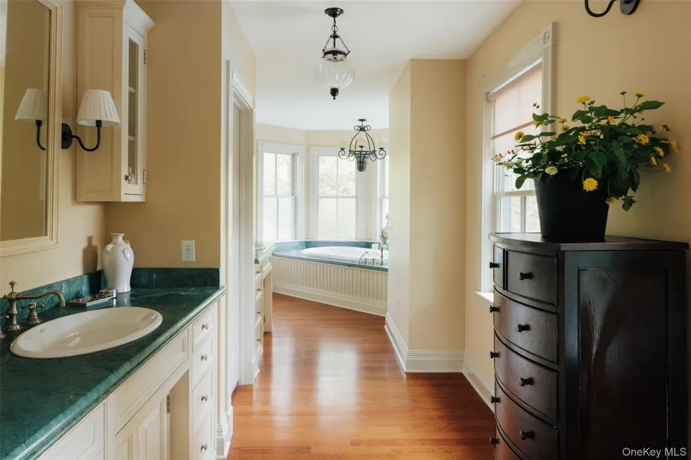 62 Livingston Street Rhinebeck, NY 12572