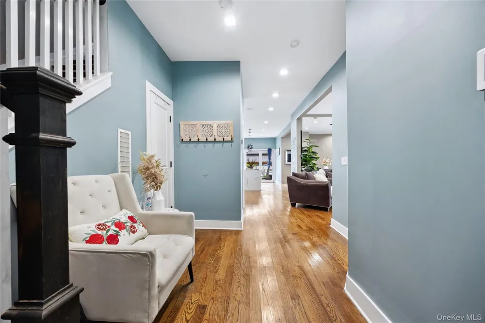81 Pearsall Avenue Freeport, NY 11520