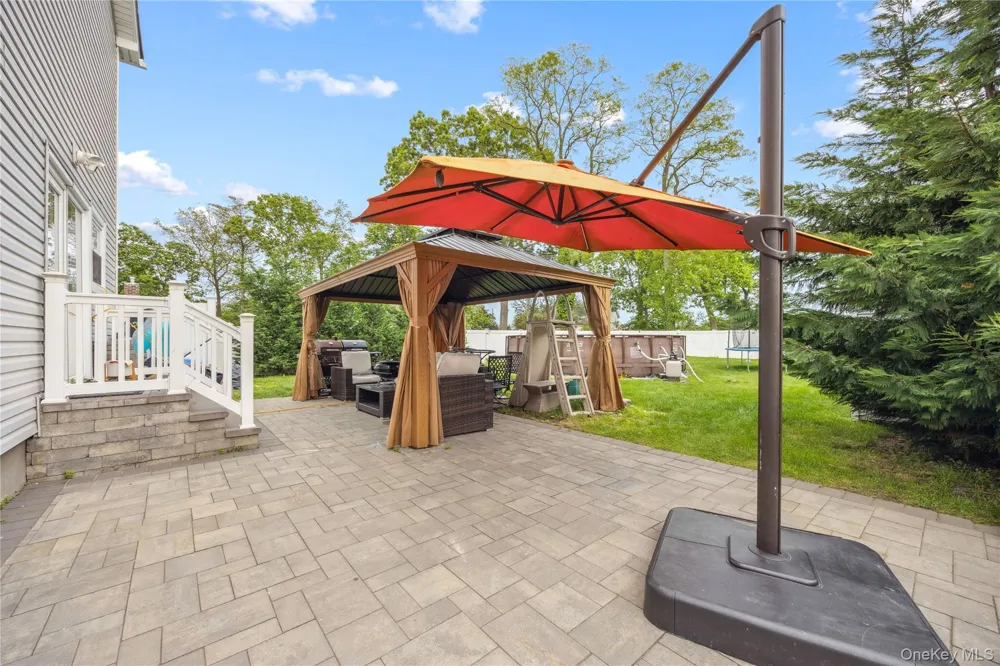 81 Pearsall Avenue Freeport, NY 11520