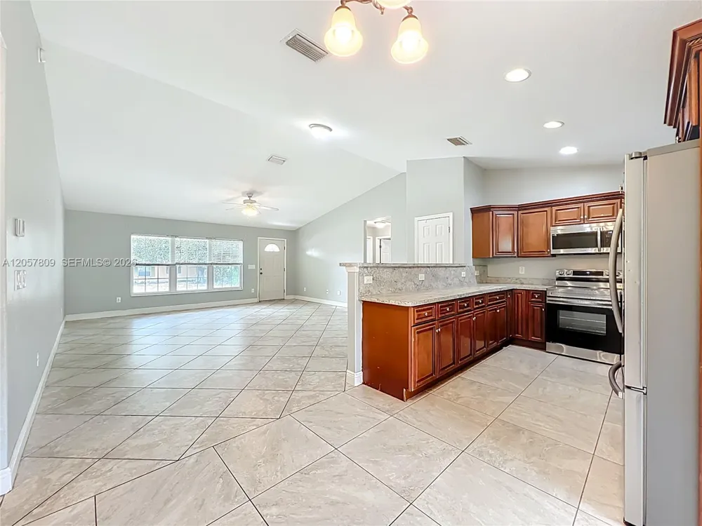 608 Masters Ave Wildwood, FL 34785