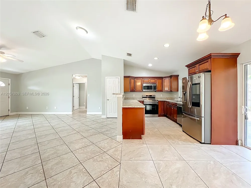 608 Masters Ave Wildwood, FL 34785