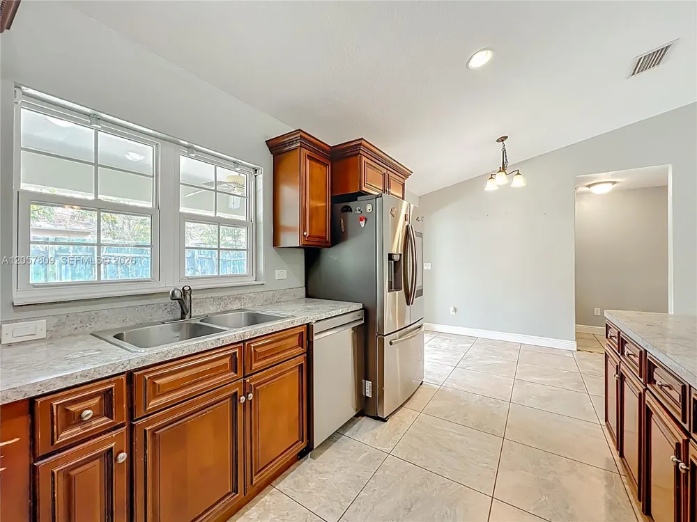 608 Masters Ave Wildwood, FL 34785