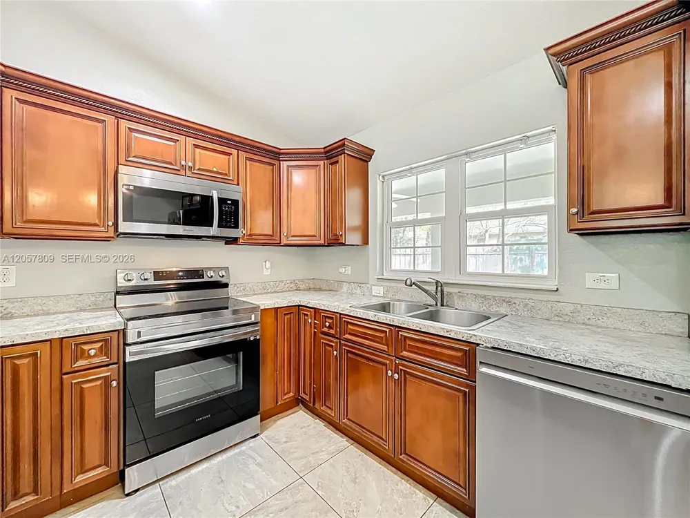 608 Masters Ave Wildwood, FL 34785