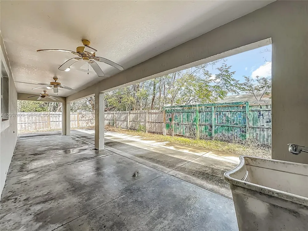 608 Masters Ave Wildwood, FL 34785