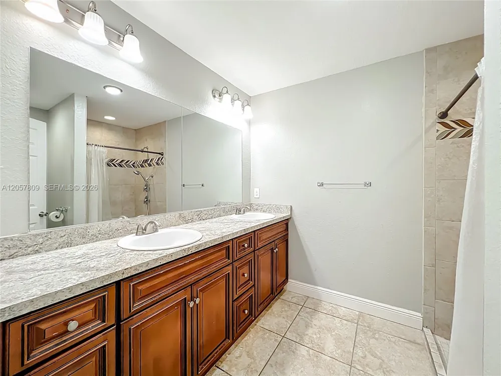 608 Masters Ave Wildwood, FL 34785