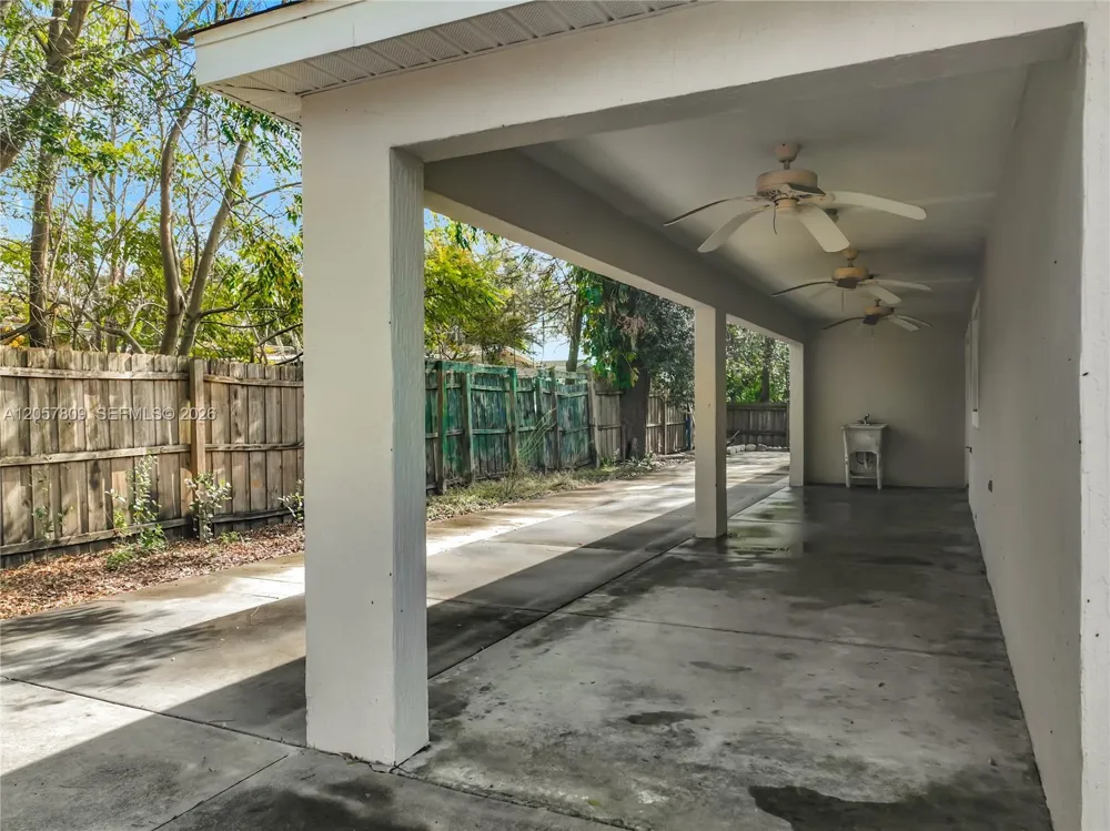 608 Masters Ave Wildwood, FL 34785
