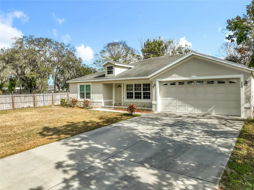 608 Masters Ave Wildwood, FL 34785