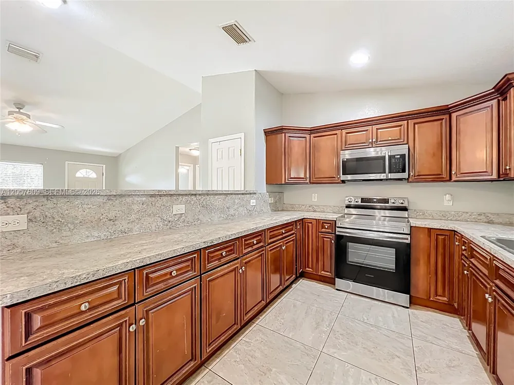 608 Masters Ave Wildwood, FL 34785