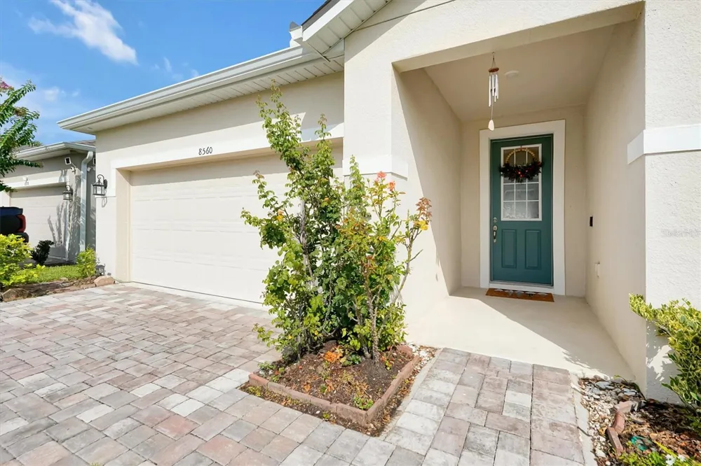 8560 COMPASS POINT AVENUE Orlando, FL 32832