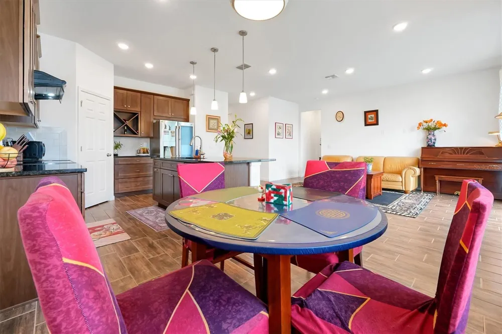 8560 COMPASS POINT AVENUE Orlando, FL 32832