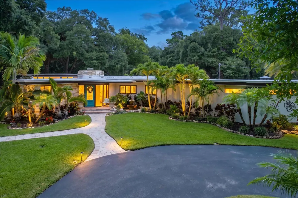 1653 SUNNYBROOK LANE Clearwater, FL 33764