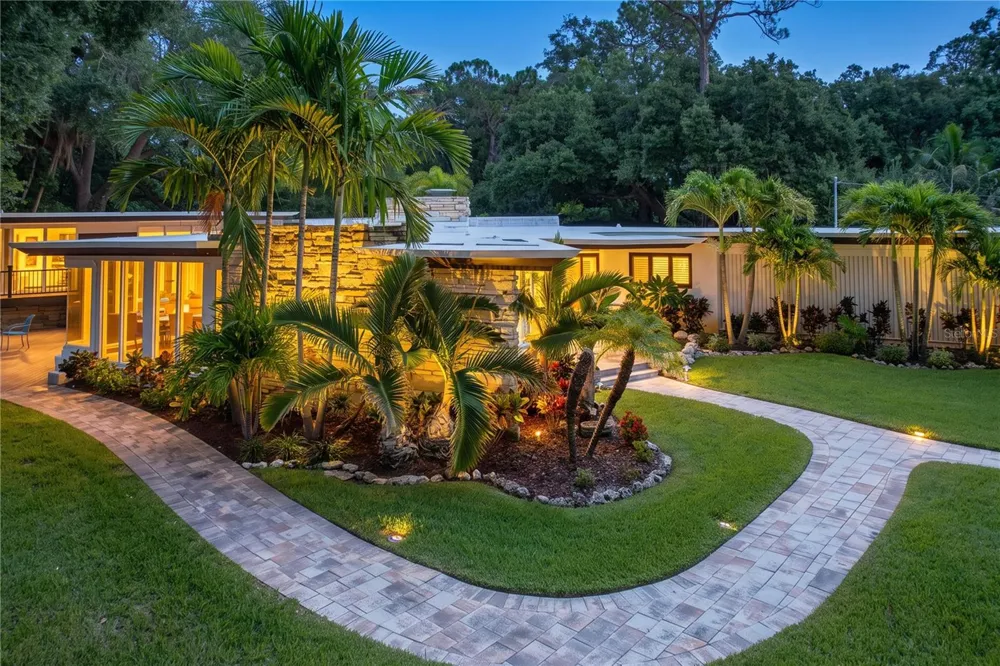1653 SUNNYBROOK LANE Clearwater, FL 33764
