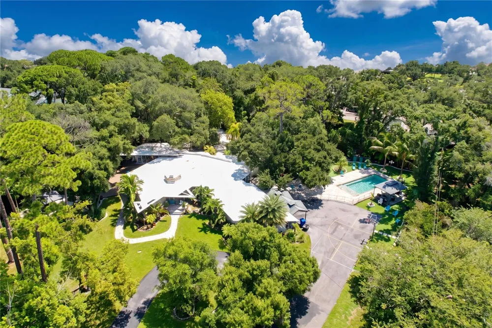 1653 SUNNYBROOK LANE Clearwater, FL 33764