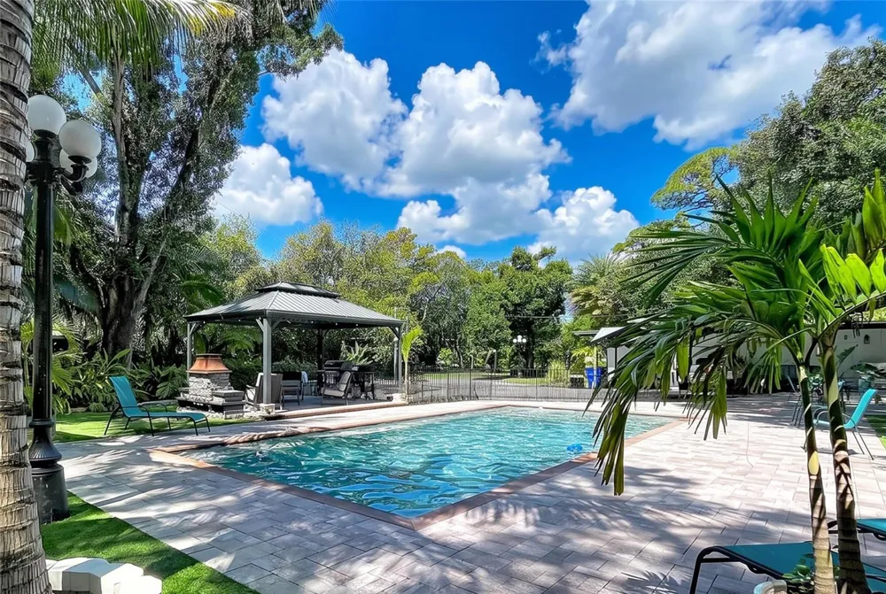 1653 SUNNYBROOK LANE Clearwater, FL 33764