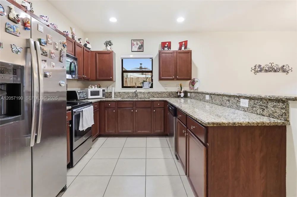 15585 SW 176th Ter Miami, FL 33187