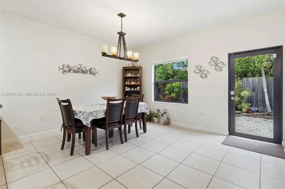 15585 SW 176th Ter Miami, FL 33187