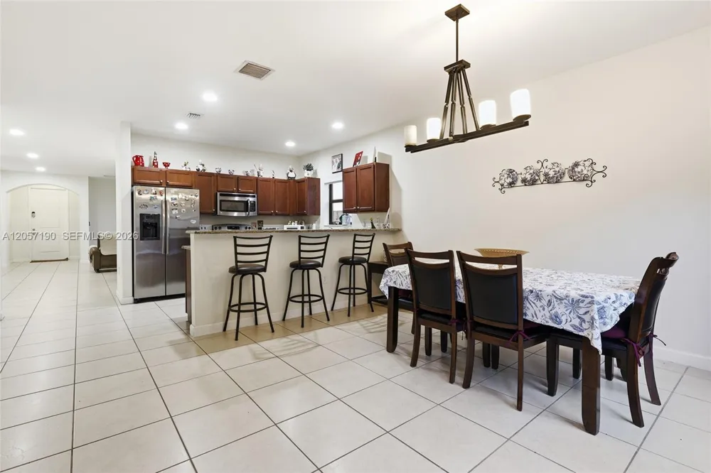 15585 SW 176th Ter Miami, FL 33187