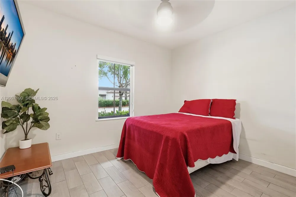15585 SW 176th Ter Miami, FL 33187