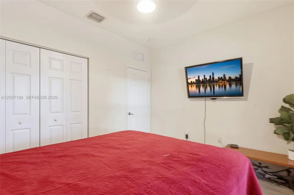 15585 SW 176th Ter Miami, FL 33187