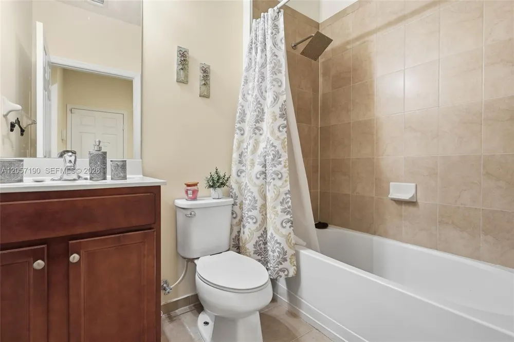 15585 SW 176th Ter Miami, FL 33187