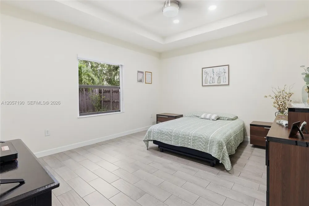15585 SW 176th Ter Miami, FL 33187