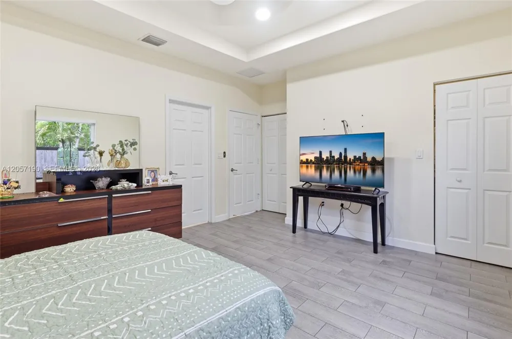 15585 SW 176th Ter Miami, FL 33187