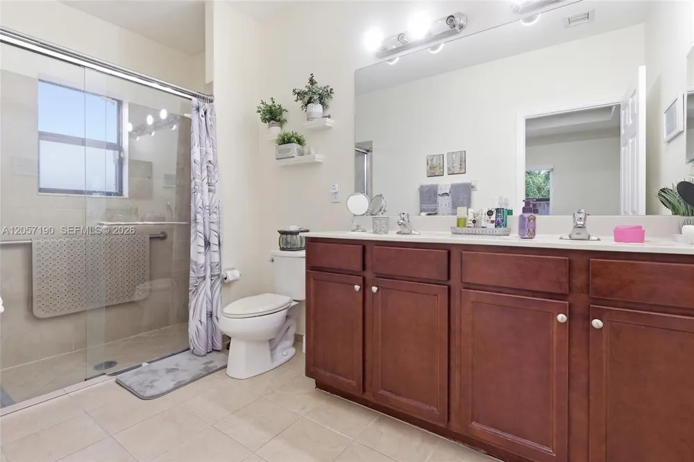 15585 SW 176th Ter Miami, FL 33187