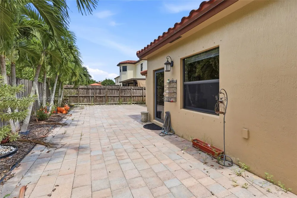 15585 SW 176th Ter Miami, FL 33187