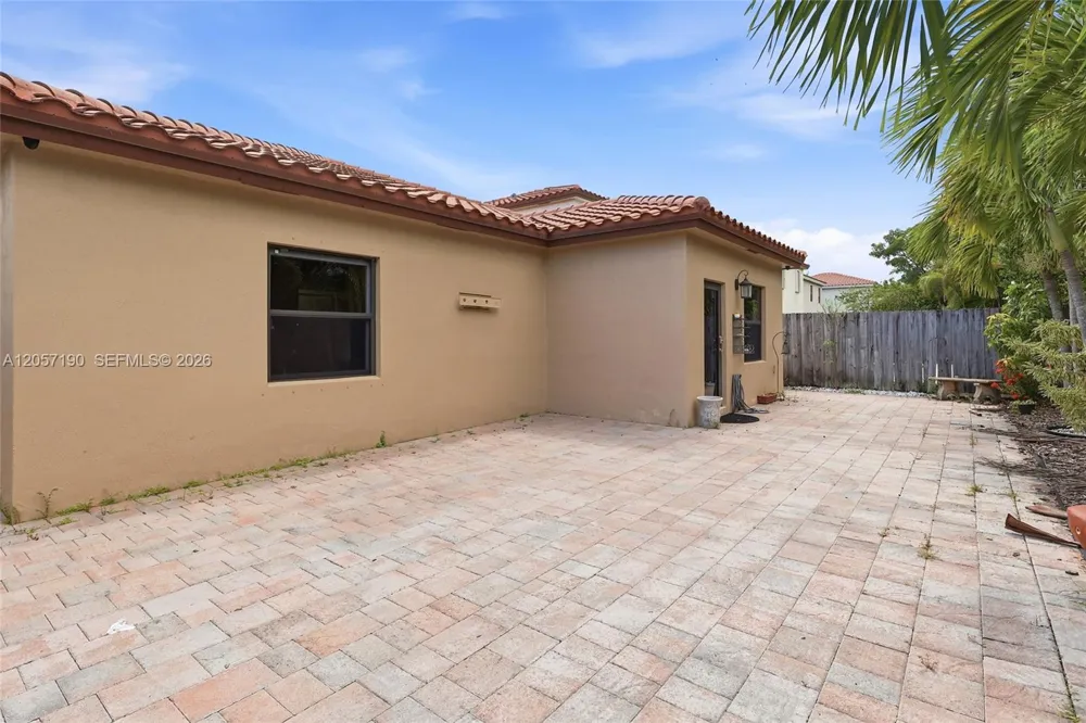 15585 SW 176th Ter Miami, FL 33187